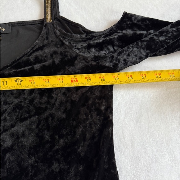 Melissa Paige Black Velvet Cold Shoulder Top - Size L - Picture 5 of 5